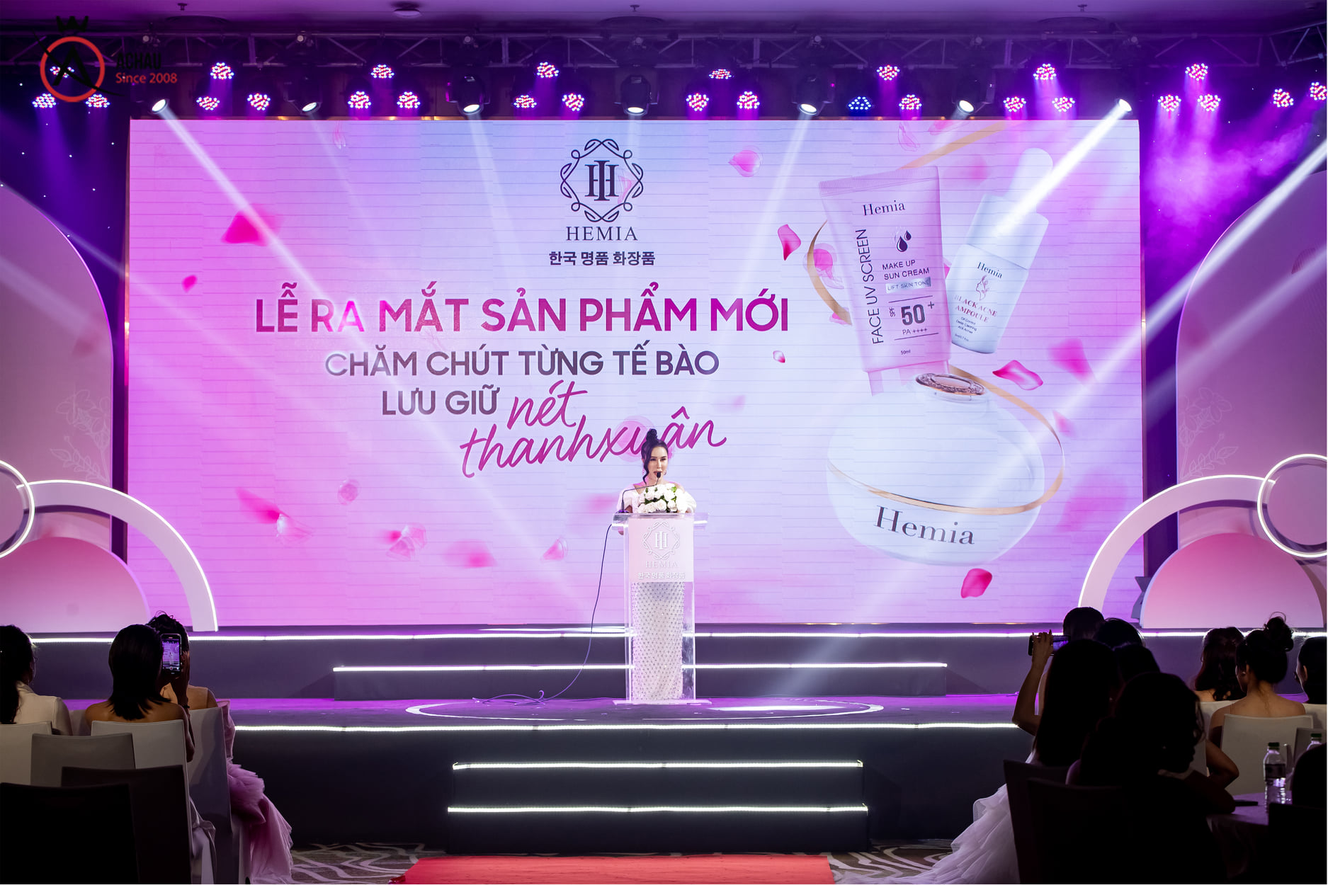 Sự kiện ra mắt sản phẩm mỹ phẩm Hemia – Bông hoa của nàng thơ