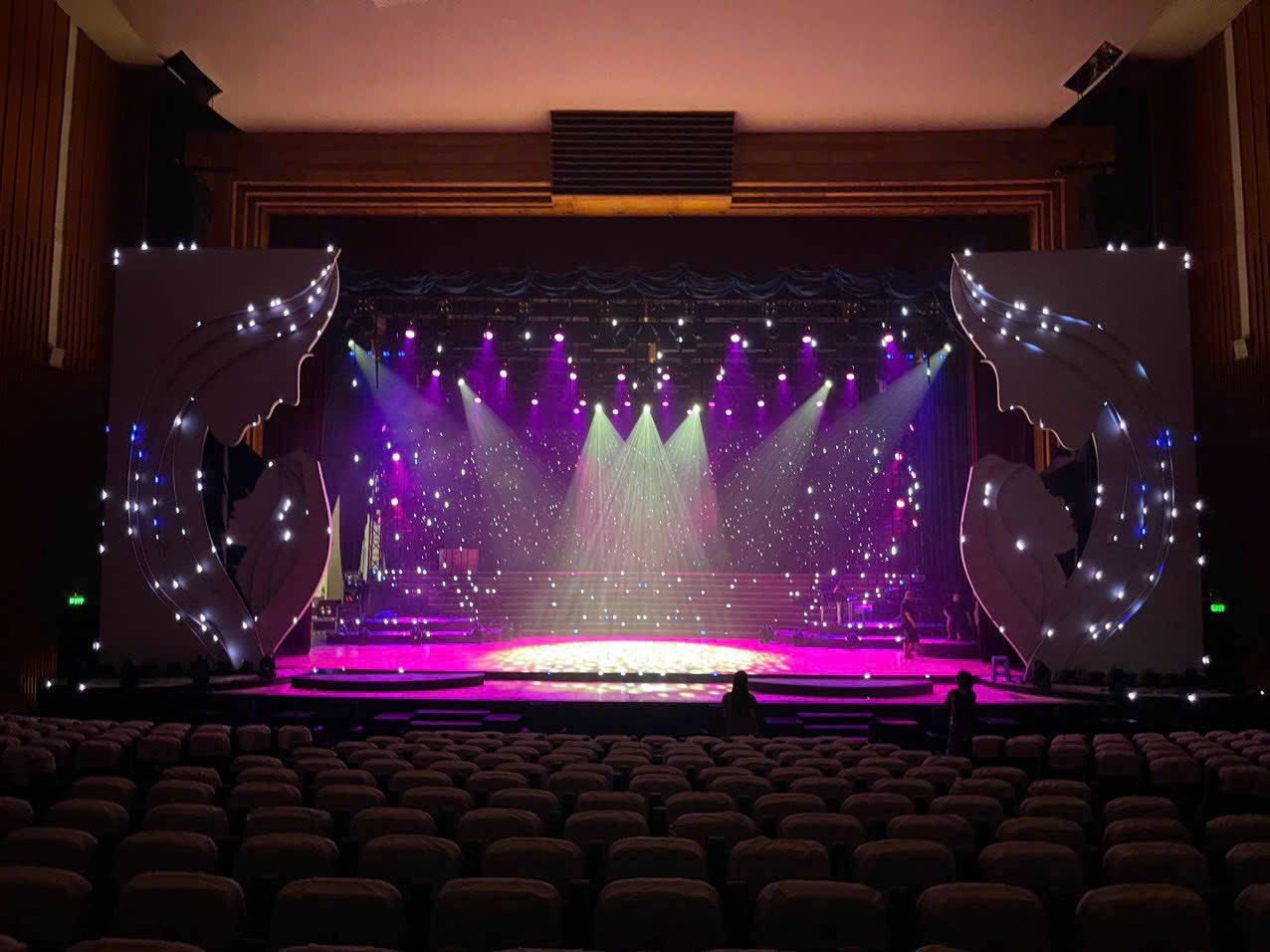 ĐÊM CA NHẠC TẠI NHÀ HÁT HÒA BÌNH